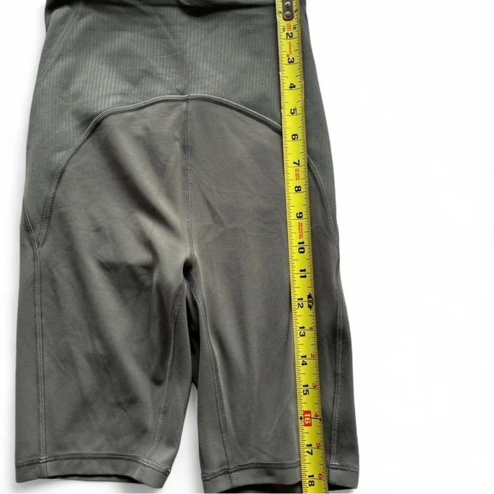Lululemon Blissful Bend Super High-Rise Short 8” Army Green Size 2
